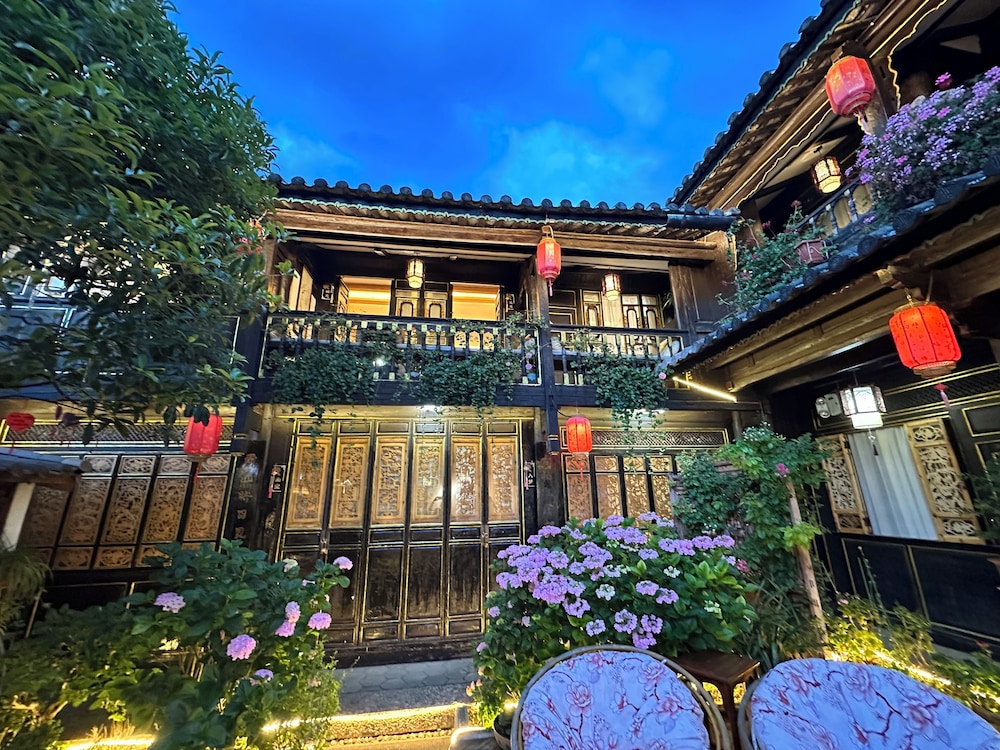 Yiyuan Snow Mountain View Historical Naxi House - Lijiang Old Town Mufu branch