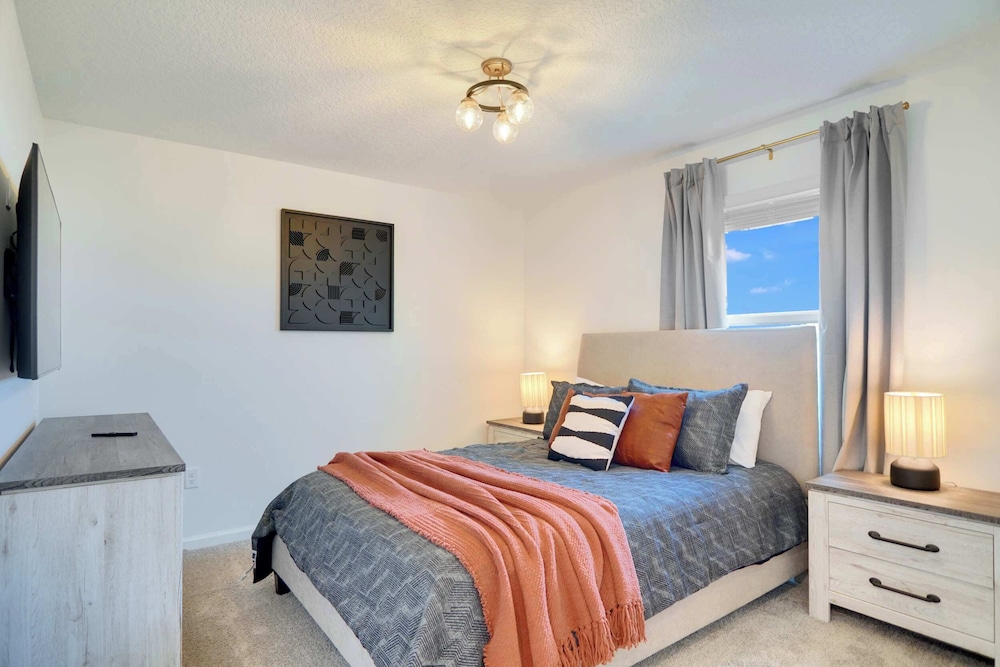 Epic 10br Solara Retreat, Themed Fun & Pool