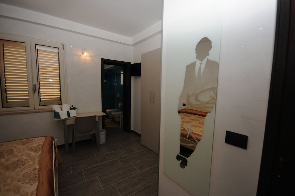 Photo 10