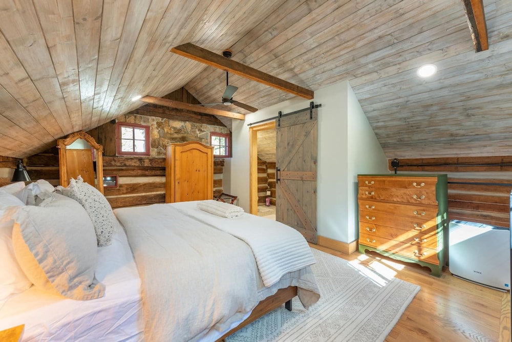 Historic Log Cabin Quiet Return to Simpler Days