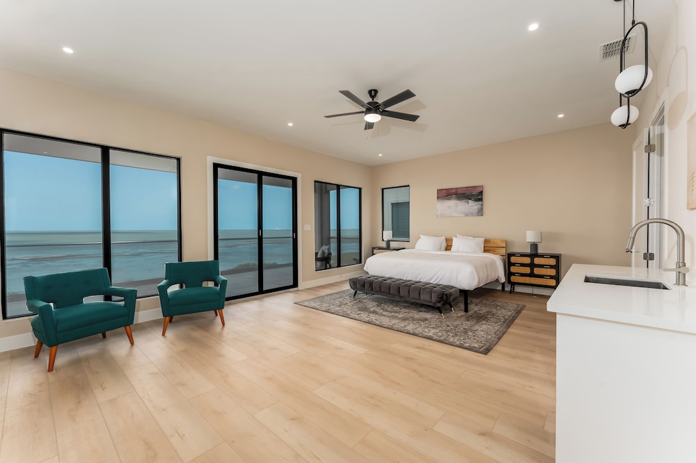 Spacious Bay