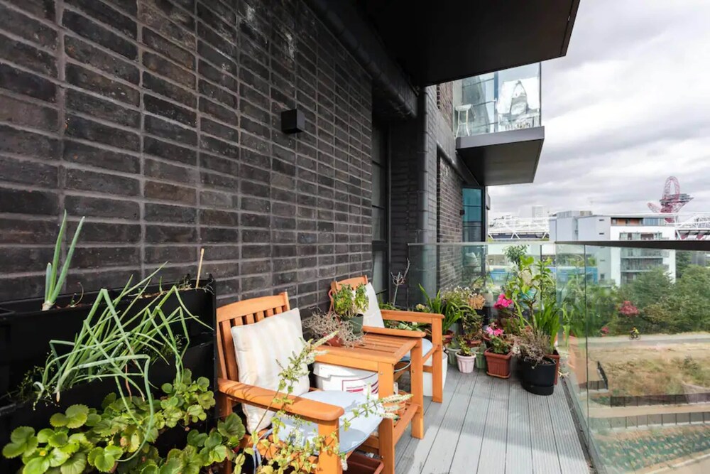 Bright 1 Bedroom Apartment in Hackney Wick With Balcony