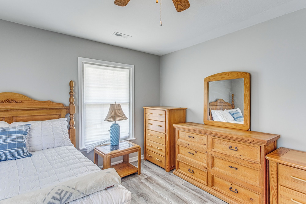 4 Mi to Loris Nature Park: Family Home w/ Yard