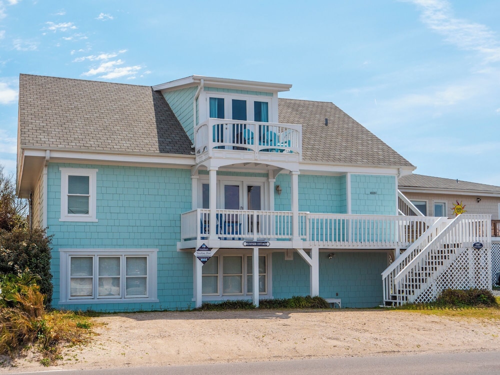 Surfside Cottage by Topsail Realty