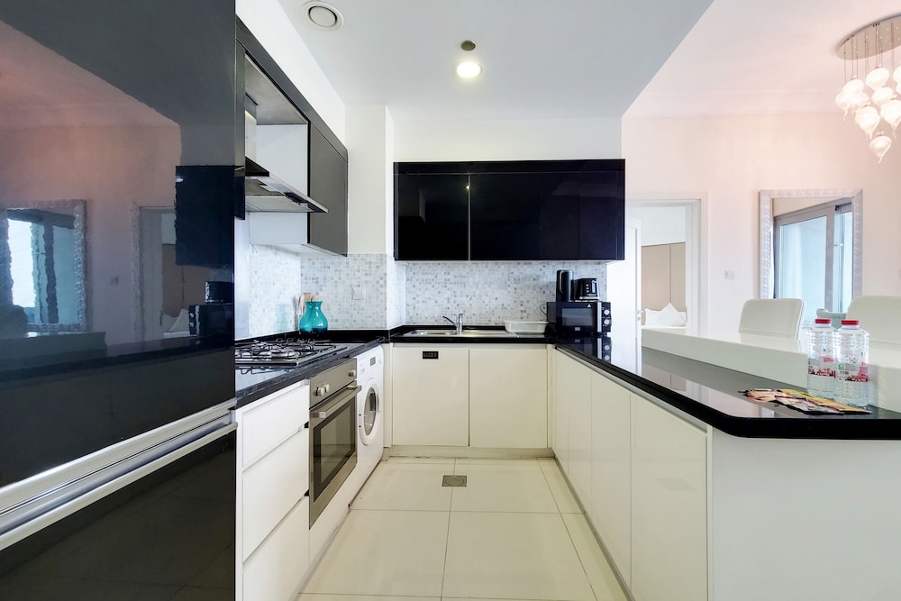 GreenFuture - Super Chic Condo With Incredible Cityscape Views