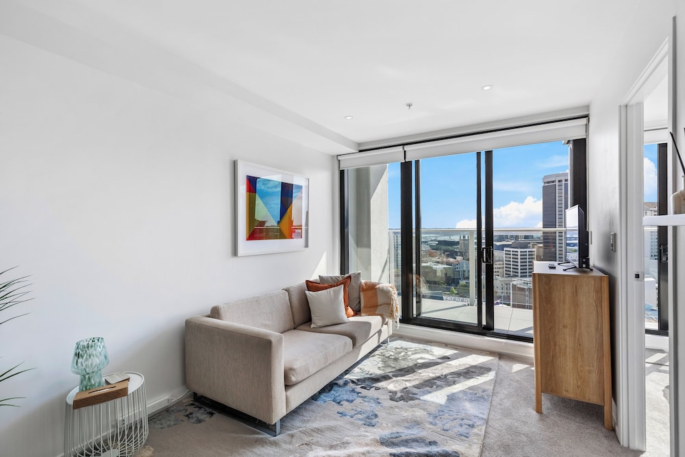 Queen St Stay, Pool,Gym,Tower Views | Zodiak Stays
