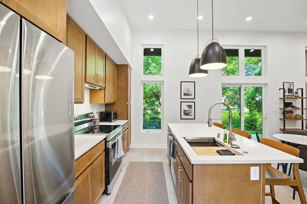 500 House - Unit B 2 Bedroom Townhouse