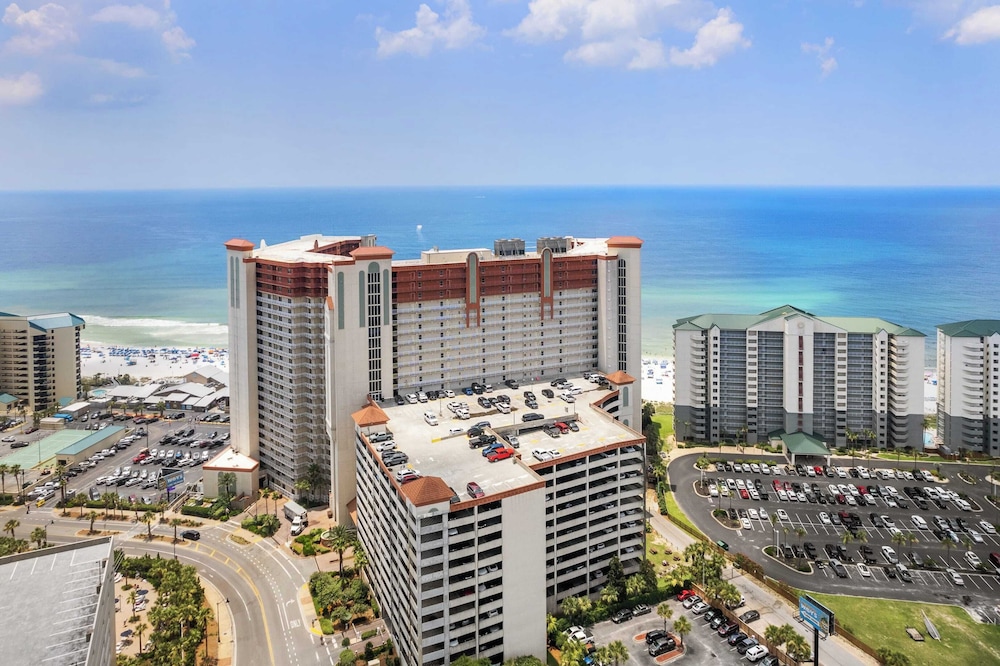 Relax at Panama City Beach Balcony, Parking, Walk to Dining