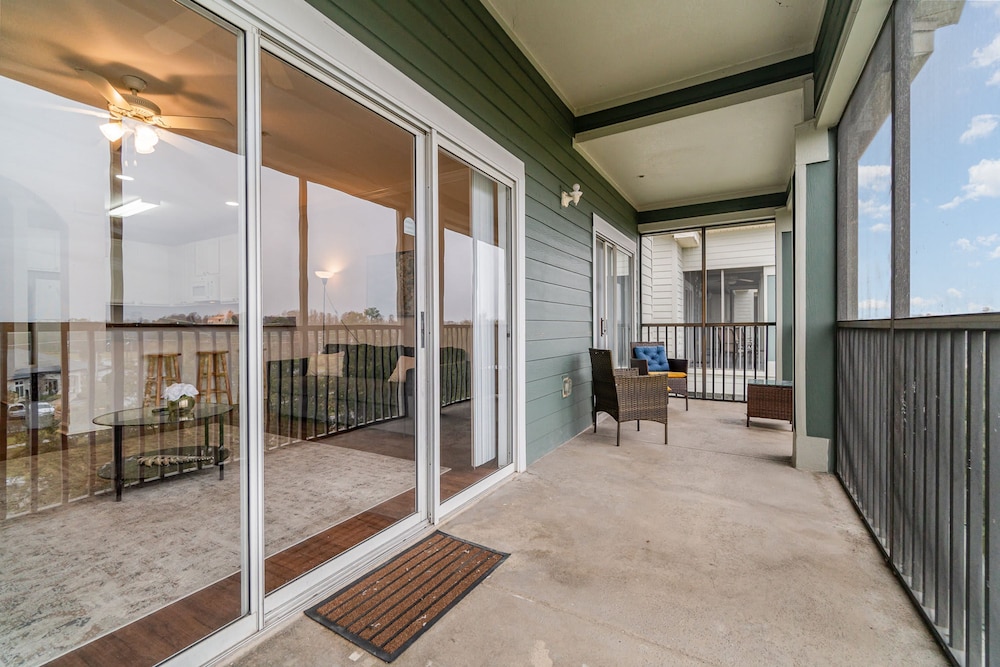 Upstay Modern 3BR Condo Pool Patio Near Disney