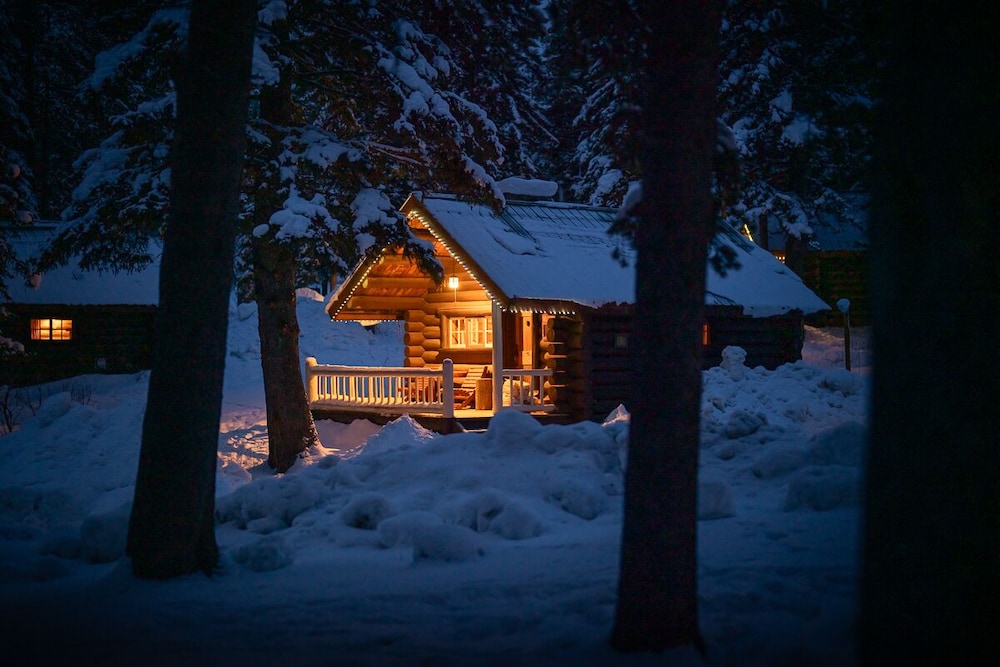 Storm Mountain Lodge Cabins & Dining
