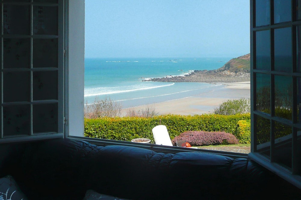 Holiday Home Locquirec With Stunning Sea View