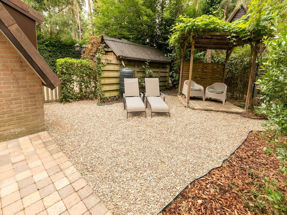 Lanaken Luxe Garden Retreat