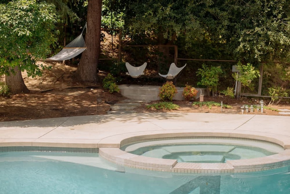 Zen Mountain Getaway w a Pool Hot Tub 5 Beds
