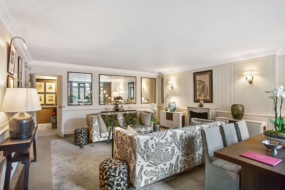 Knightsbridge 3-bed 2-bath by Harrods
