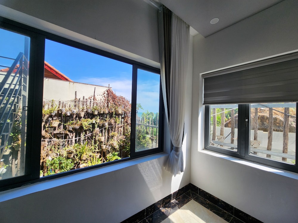Sunny Shore Resort