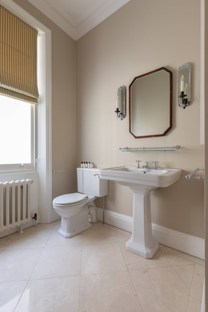 Earl's Court Square XI by Onefinestay