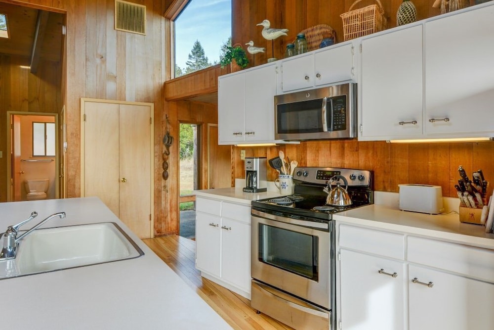 Sibley Beautiful Ocean Views & Hot Tub! view 5