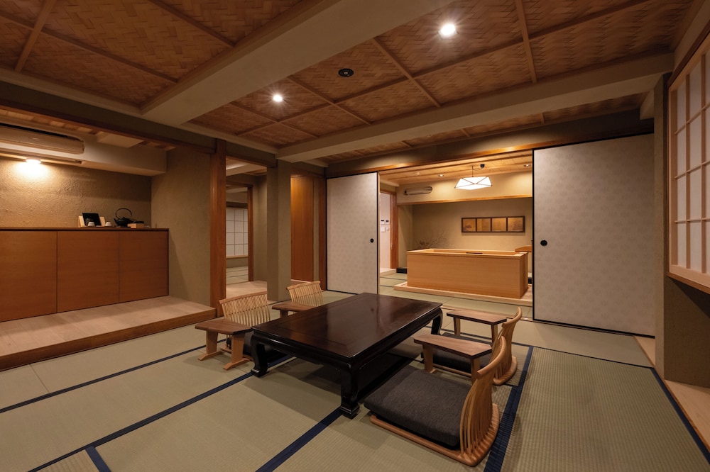 Nazuna Kyoto Nishi Honganji
