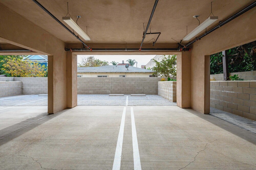 Not Affected by the Fire/modern 5BR Home With Full Amenities & Parking #2
