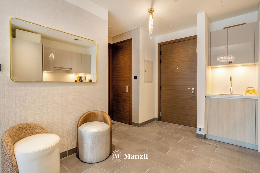 Manzil - Stylish 1BR with Pool and Gym