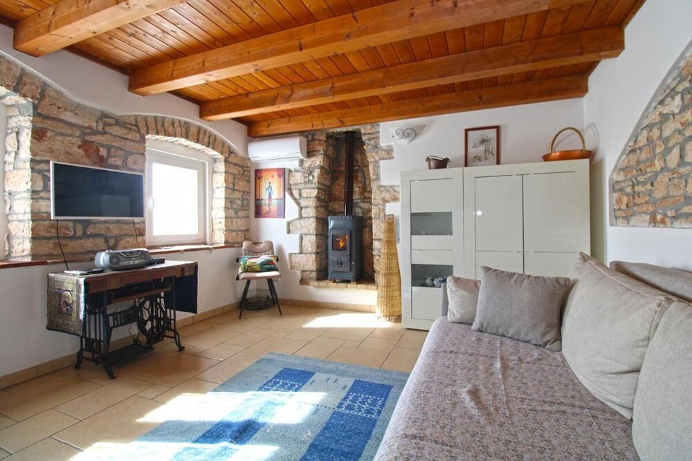 Charming House With Garden and BBQ in Galizana
