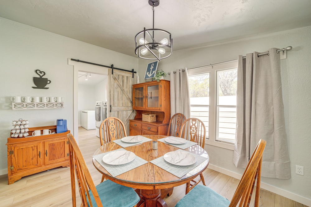 Walk to Beach: Eufaula Home w/ Outdoor Seating!