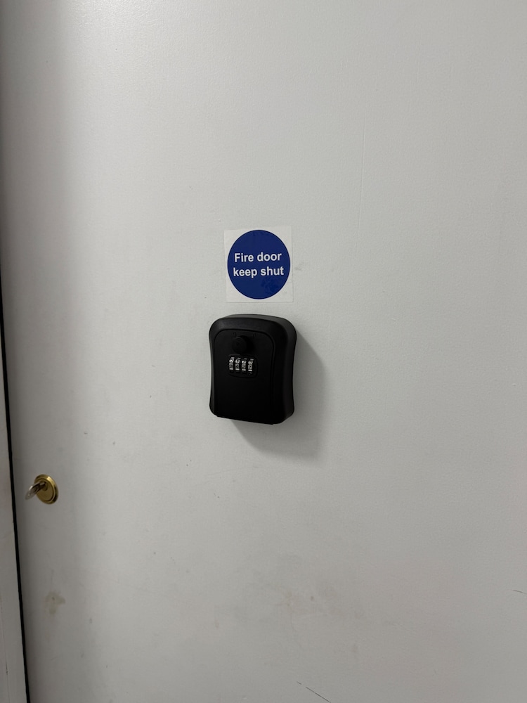 1 Bed Flat - Sleeps 2 - Parking - Wifi