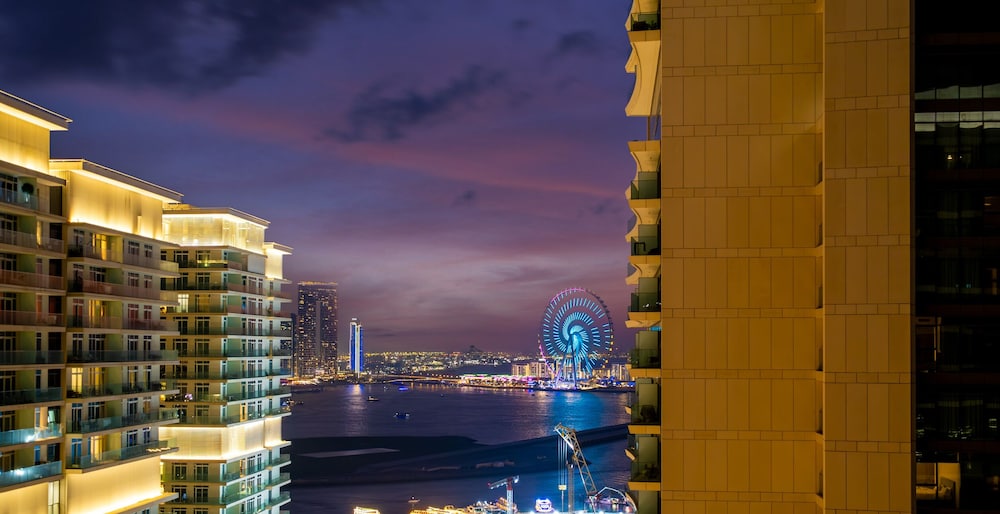 LUX The Beach Vista Dubai Eye View Suite