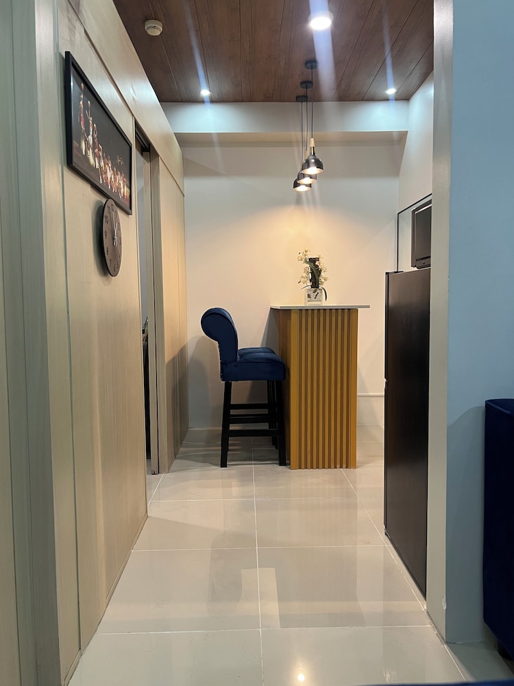 Ryle and Yang's Stylish 2BR Stay