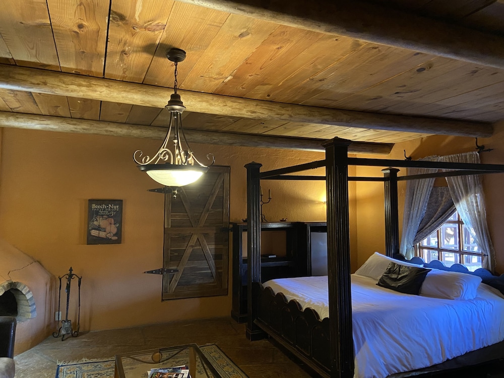 The Trois Estate at Enchanted Rock view 3