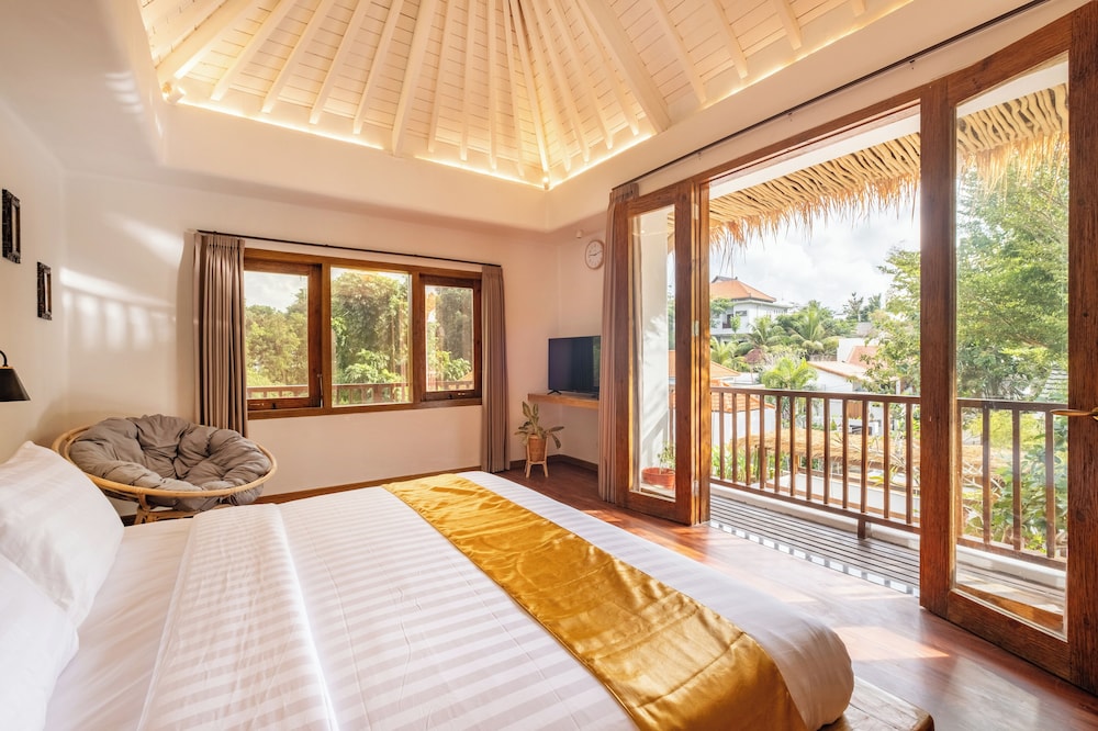 Peaceful Luxe Villa near Beach in Pecatu view 2