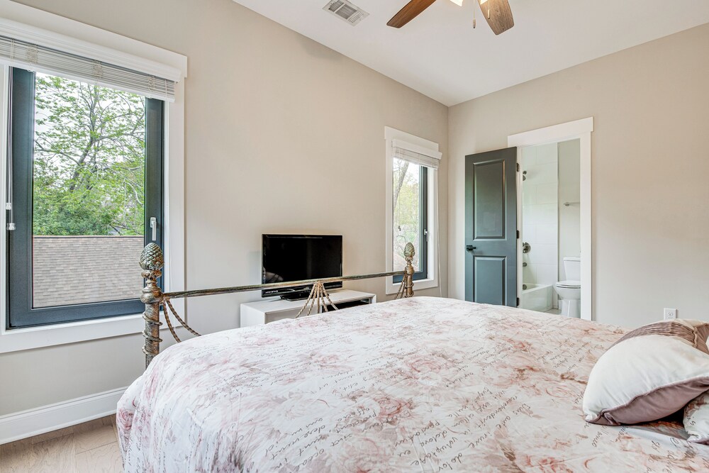 5 Mi to Dtwn Atl: Home w/ Office & Large Backyard!