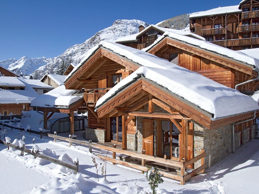 Chalet in Les Deux Alpes With Heated Pool