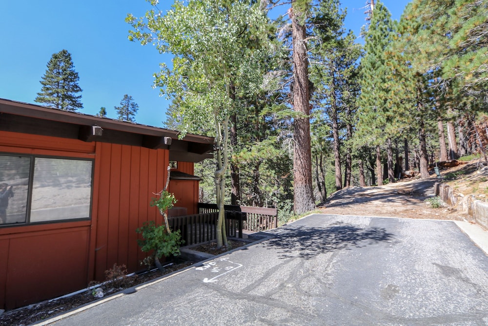 Mammoth West 143 Quiet Condo With Amazing Mountain Views and A Short Walk to Canyon Lodge by RedAwning
