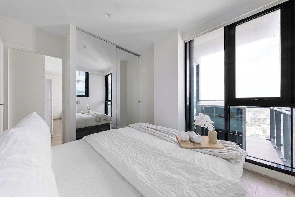 A Cozy 2BR Apt With Panoramic Views, Free Parking