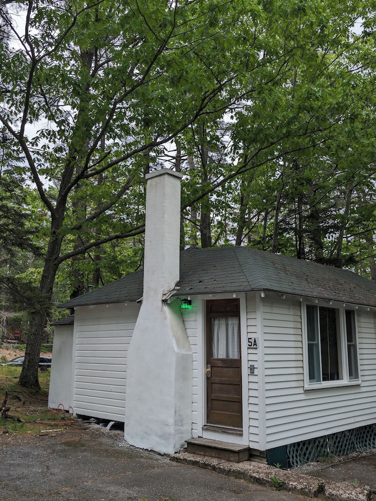 Hotel Hinckleys Dreamwood Cottages - Image 1