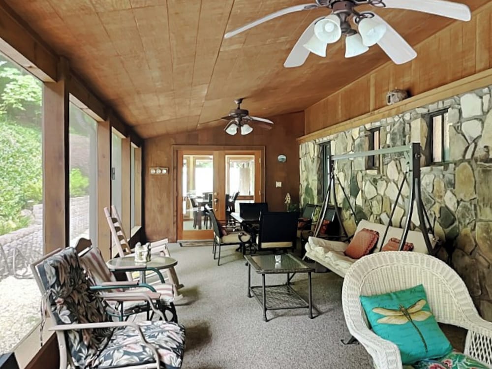 Gatlinburg's Hidden Gem by Jackson Mountain Rentals