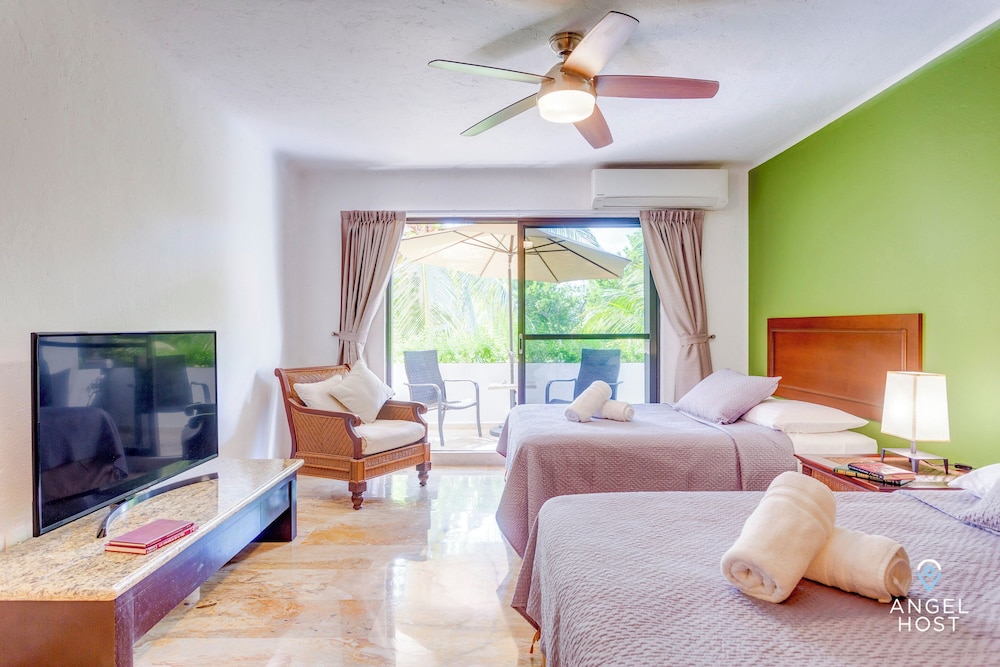 Deluxe Suites at Villas Tropical