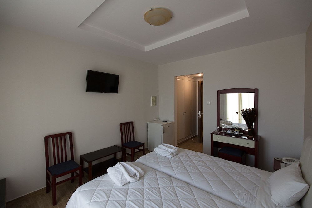 Flisvos Rooms