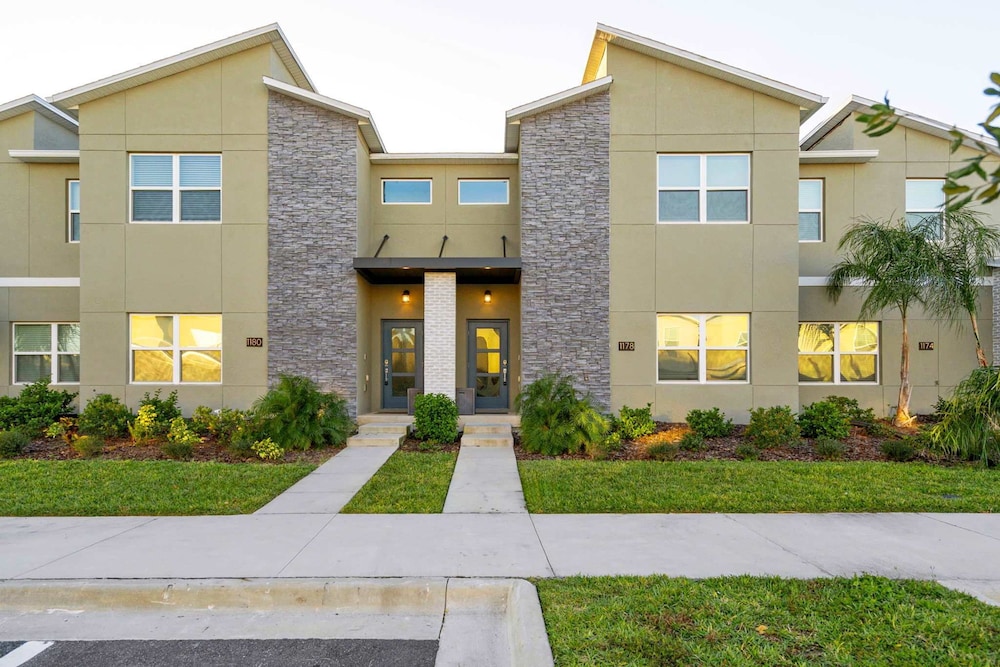 Special 4bedroom TH w Private Pool Next to Disney