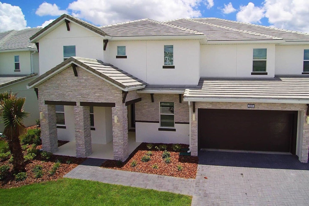 Spacious Luxury Home With Private Pool Near Disney - Image 1