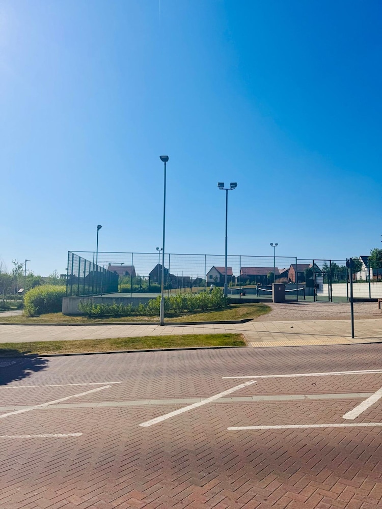 Luxurious Majestic 4 Bedroom- Free Parking