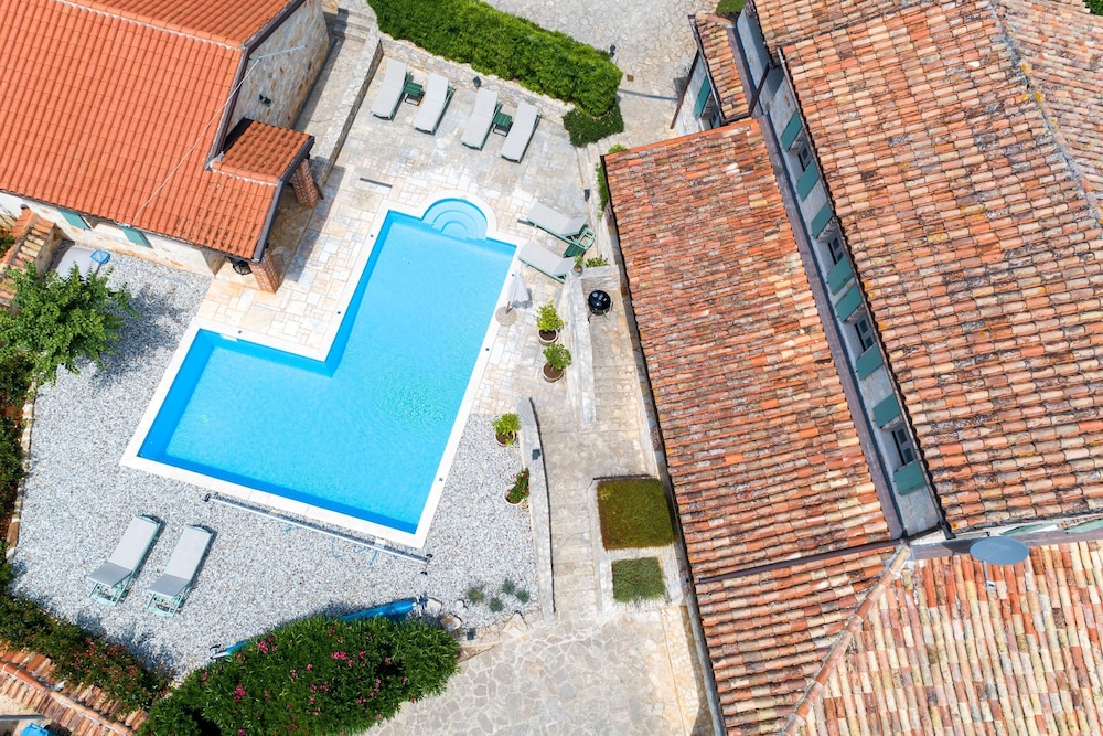 Vila Amyra With Pool