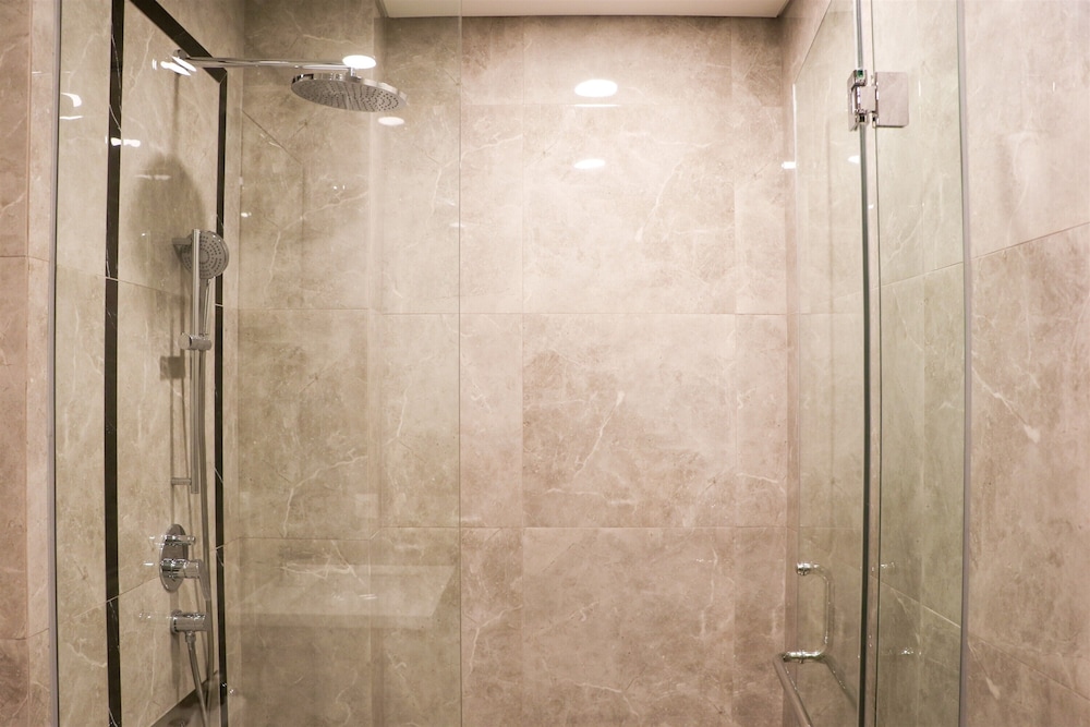 Nice And Elegant 1Br Apartment At Arumaya Residence