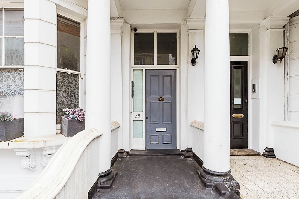 Modern Top-floor Victorian Charm in Kensington