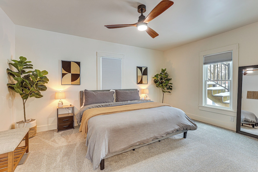 3 Mi to Downtown Youngstown: Updated Apartment
