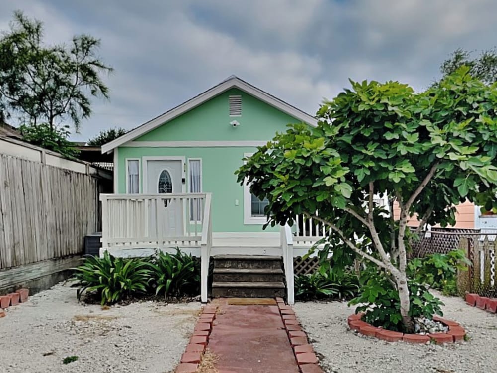 Sugar Shack Bungalow by Ryson Vacation Rentals