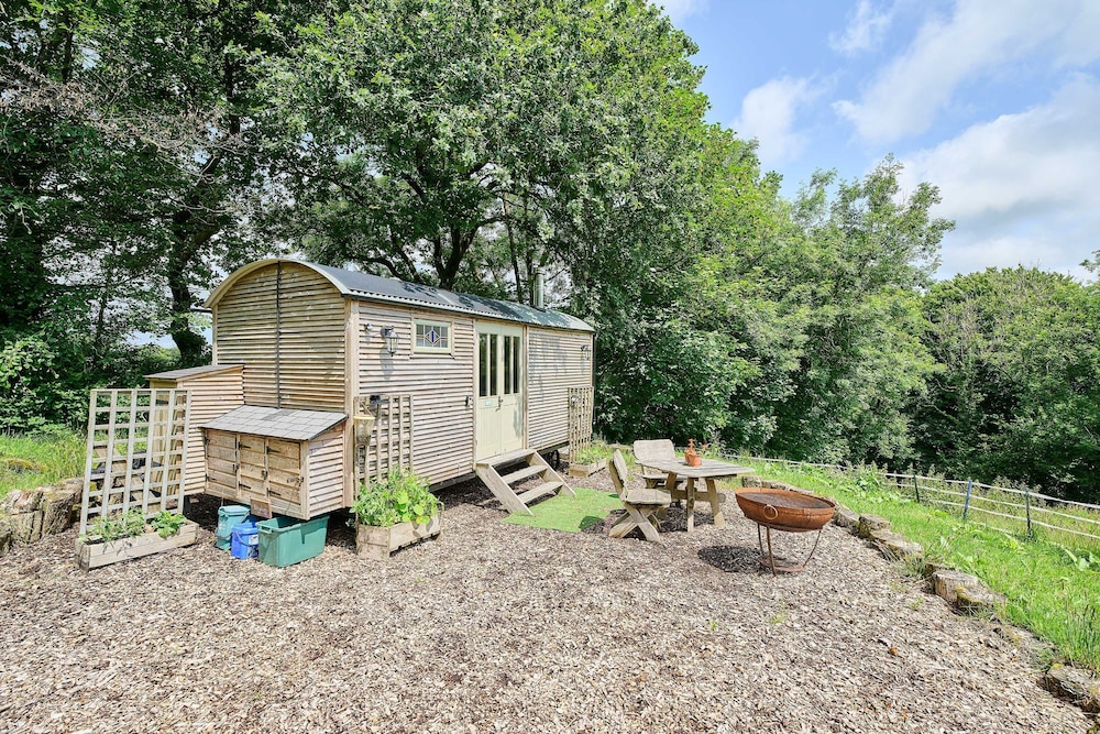 Host Stay Dipple Farm Shepherds Hut