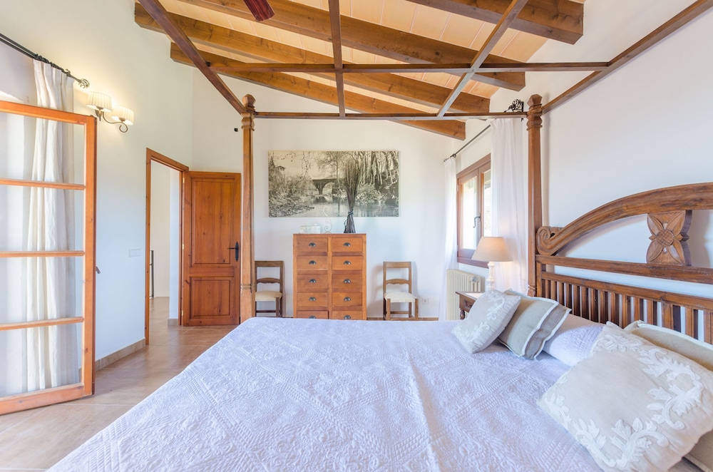 Angigal in Manacor With 4 Bedrooms and 3 Bathrooms view 3