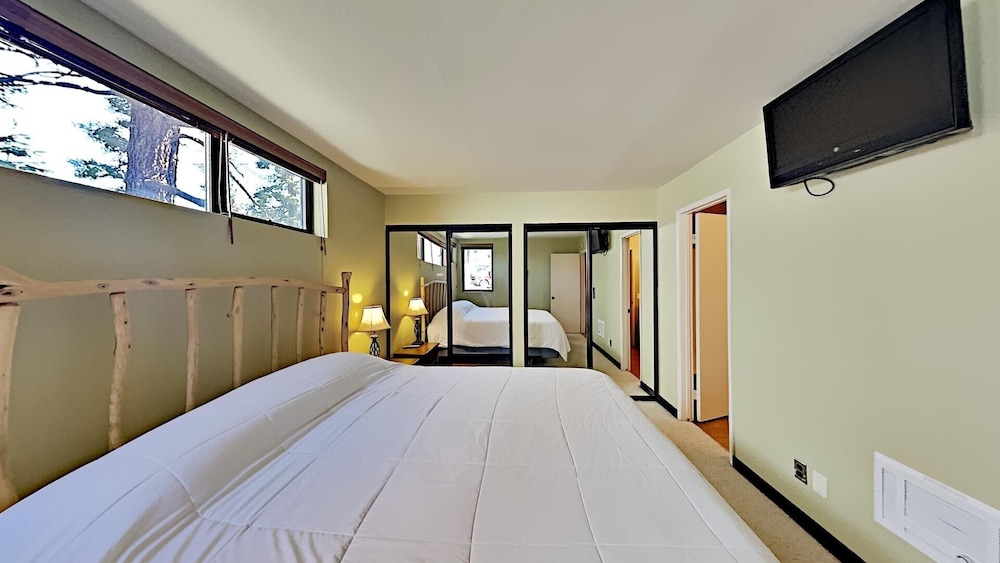 Condo with Great Views - Close to all Mammoth Recreation! by RedAwning view 4